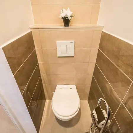Perfectly Located, Renewed And Cozy
