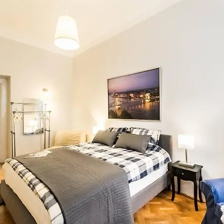 Perfectly Located, Renewed And Cozy * Budapest