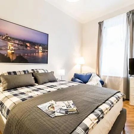 Appartement Perfectly Located, Renewed And Cozy *
