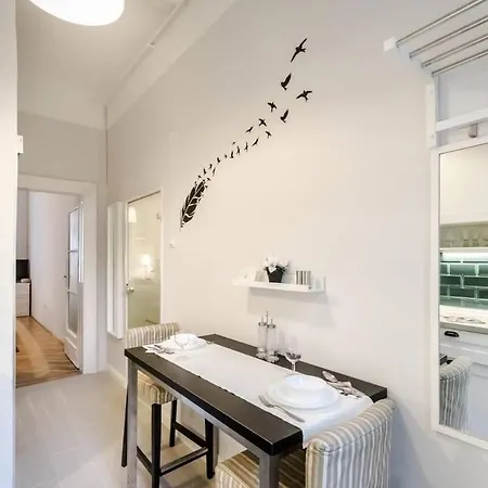 Perfectly Located, Renewed And Cozy *