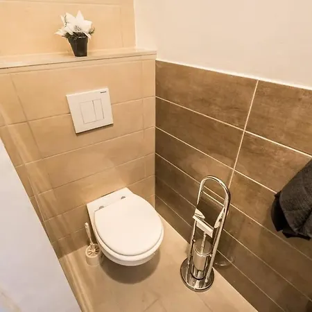 Perfectly Located, Renewed And Cozy 公寓 *