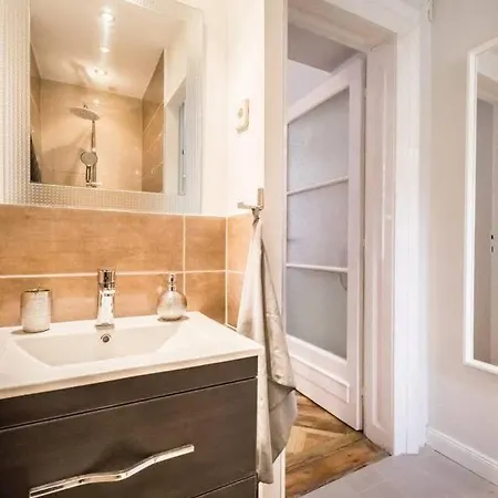 Perfectly Located, Renewed And Cozy Budapest